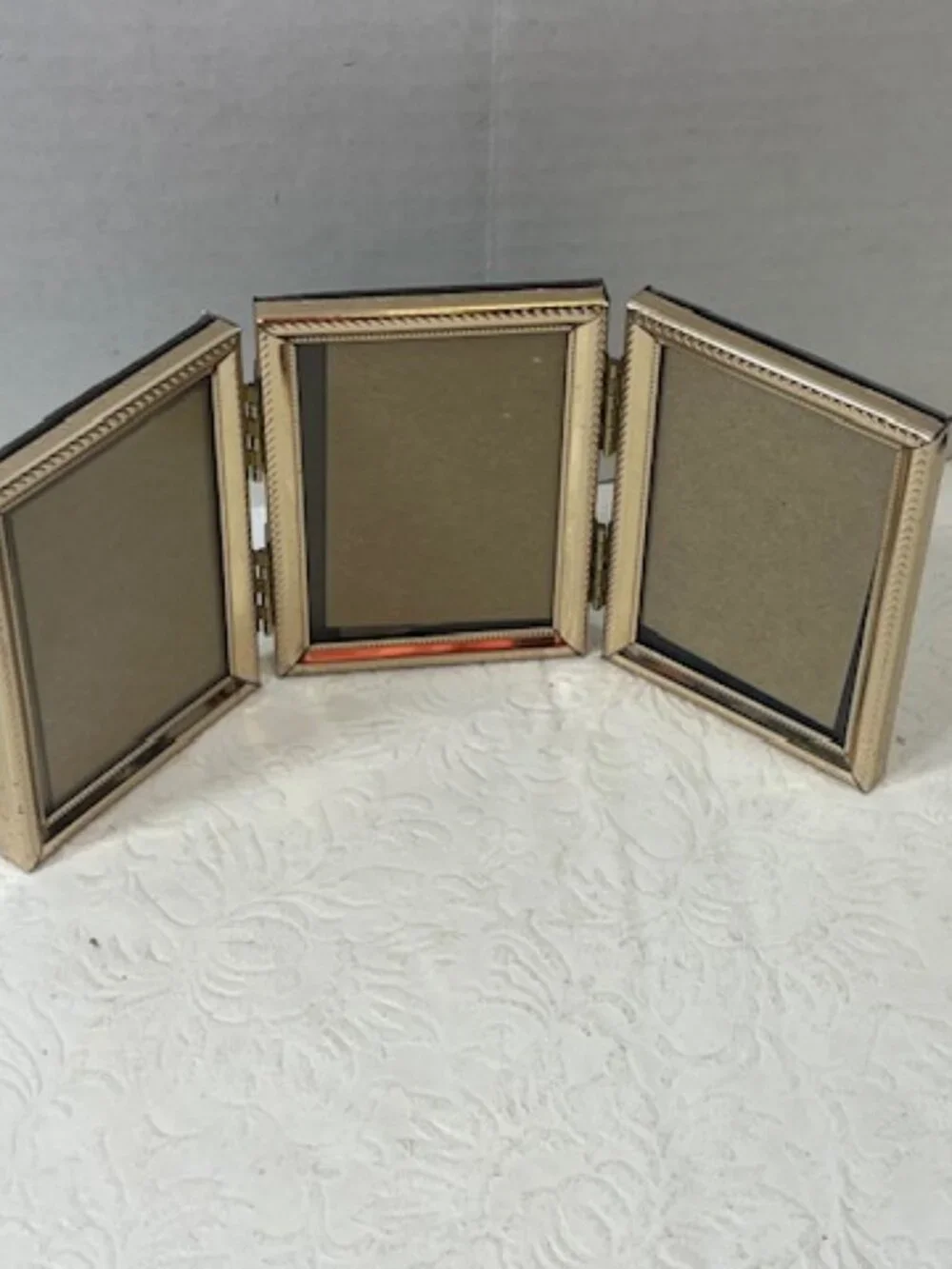 VTG Trifold Gold Tone Metal Hinged Mini Photo Frame Embossed Rope-Style Borders